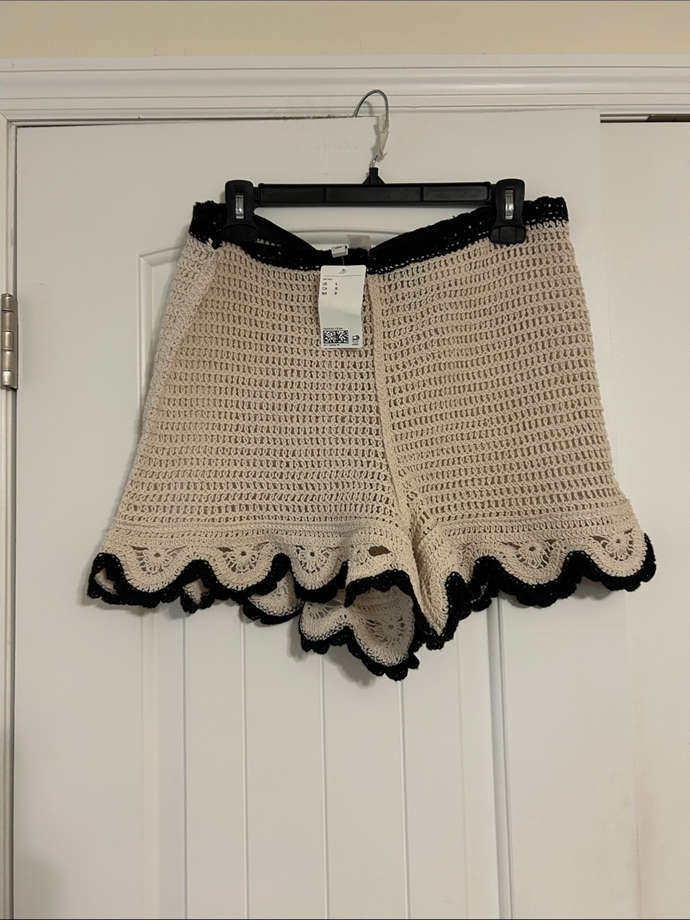 H&M Cream Crochet High-Waist Shorts with Black Trim